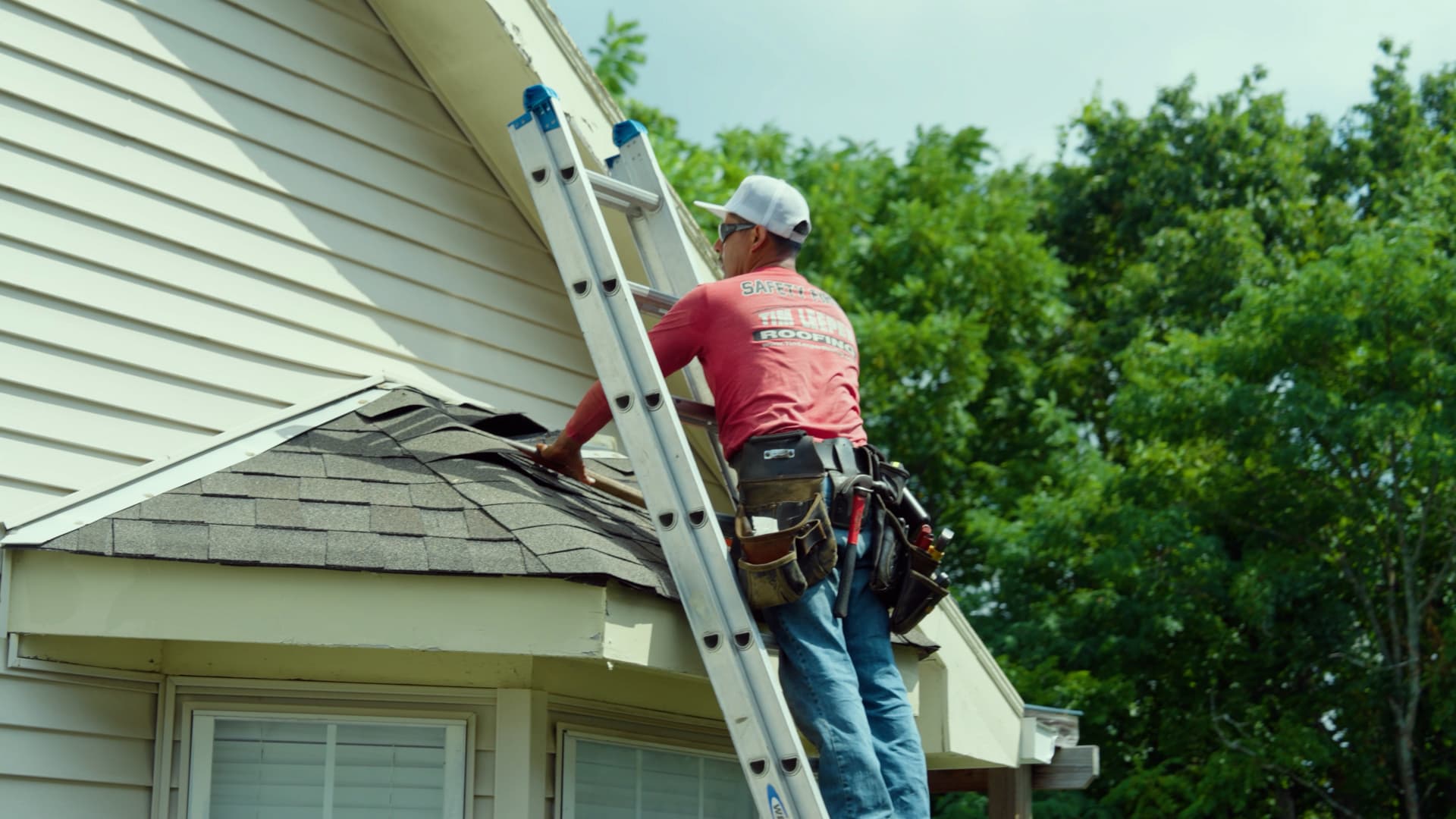 Tim Leeper Roofing crew on the job